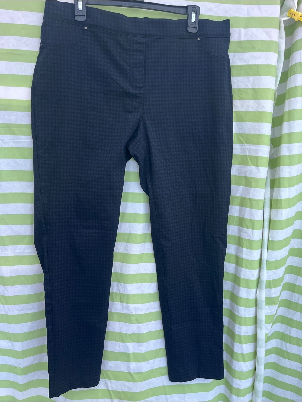 89th & Madison Women Black Slim Dress Pants with Subtle Houndstooth Texture